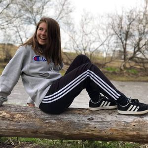 Meet your Posher, Laurie